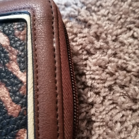 PRICE DROP! Leopard Guess Wallet - Picture 5 of 5
